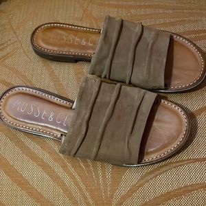 Musse & Cloud slide sandals size 10